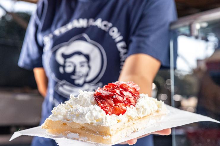 waffle with cream