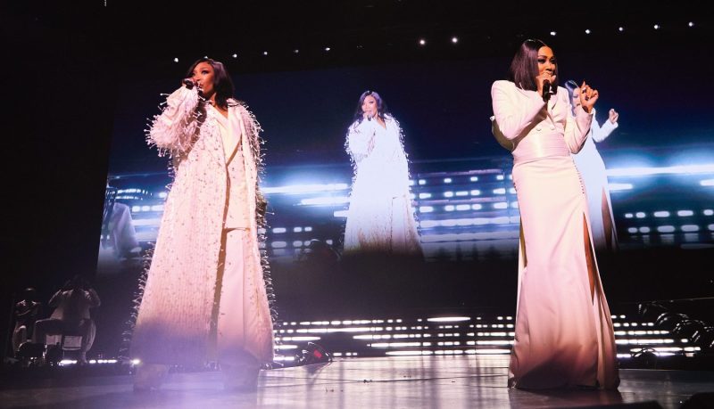 Brandy and Monica perform onstage