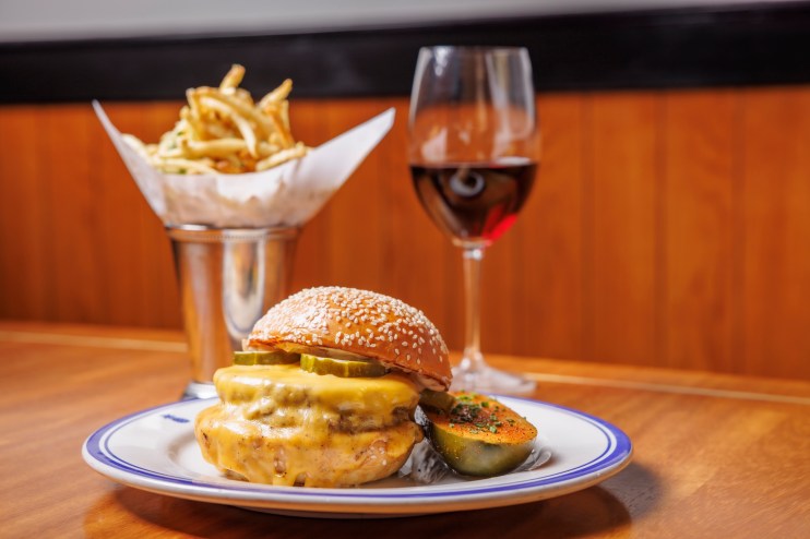 Hudson House The Cheeseburger