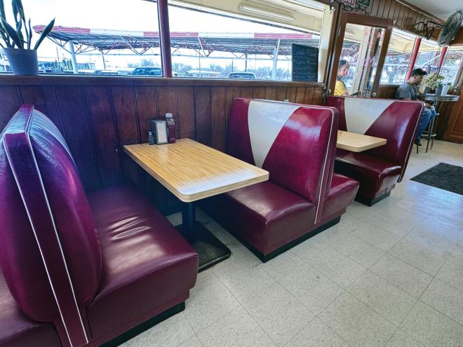 Dairy-ette is a classic diner straight out of 1956.