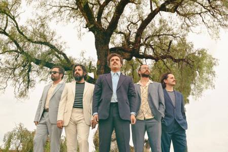 Ahead of <i>Daños Luz</i> Tour at Trees, Enjambre Find Their Light