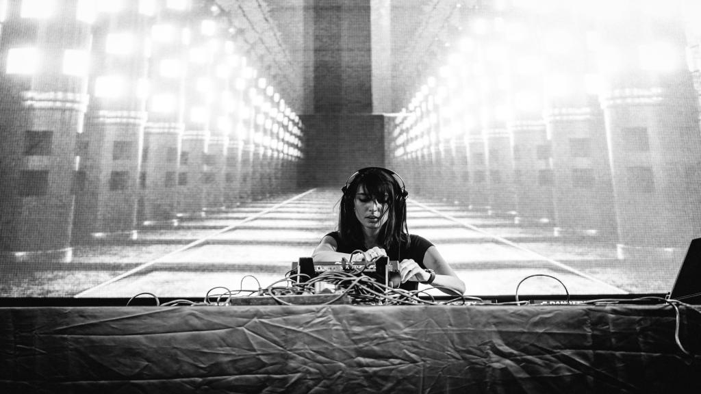 Amelie Lens (18+)