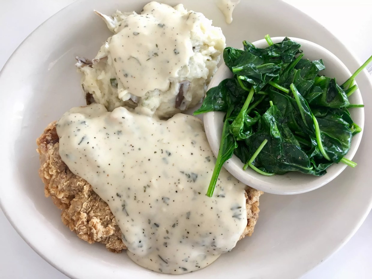 Lucky’s Cafe Has Been Oak Lawn’s Dining Room for 30 Years