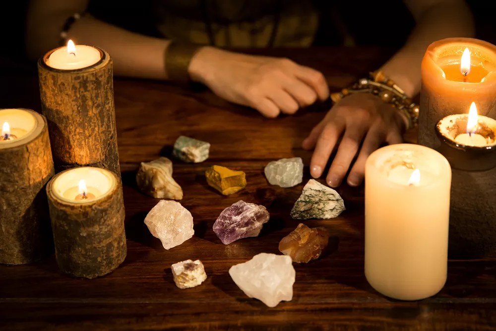 This Is What Happens at a Dallas Happy Hour for Psychics