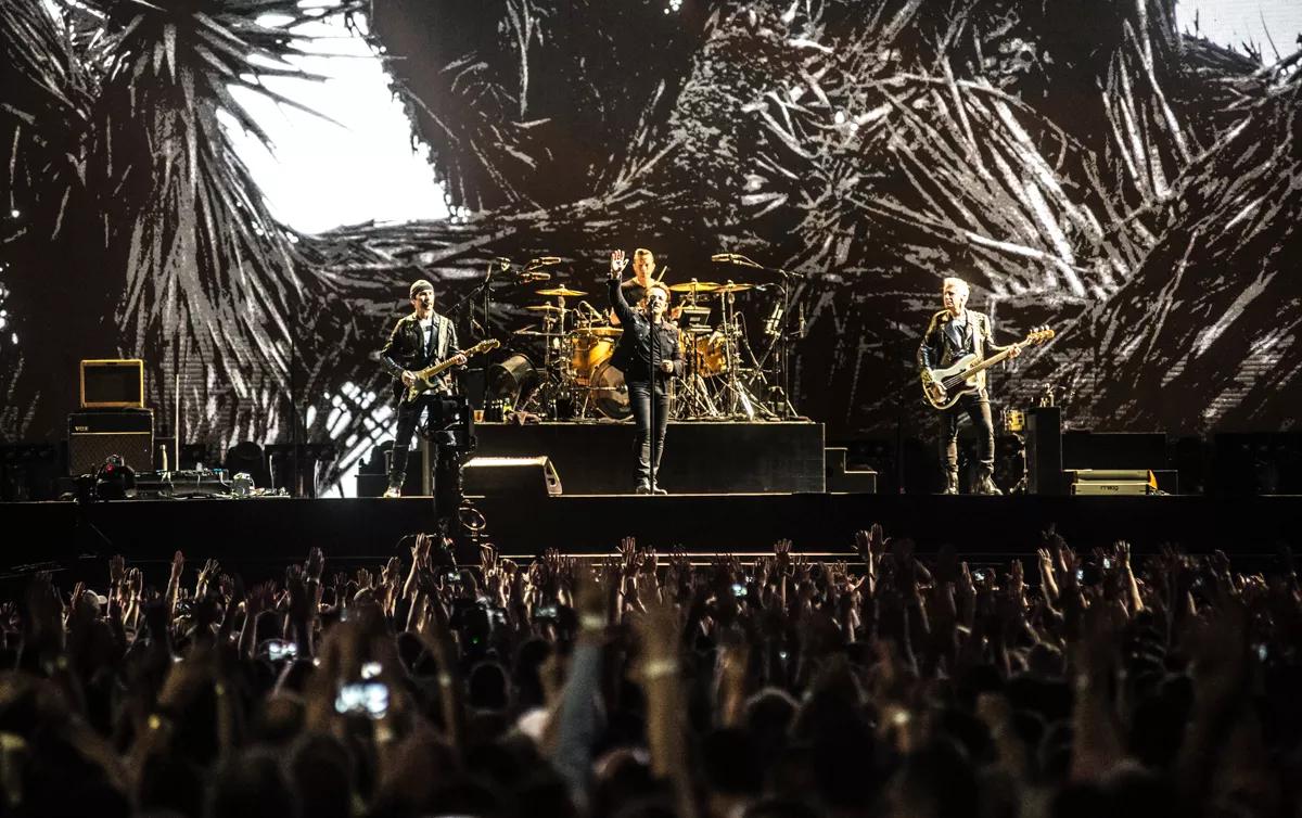 U2 Bring Fans to Tears with Videos of Syrian Refugees During ‘Joshua Tree’ Stop at AT&T Stadium