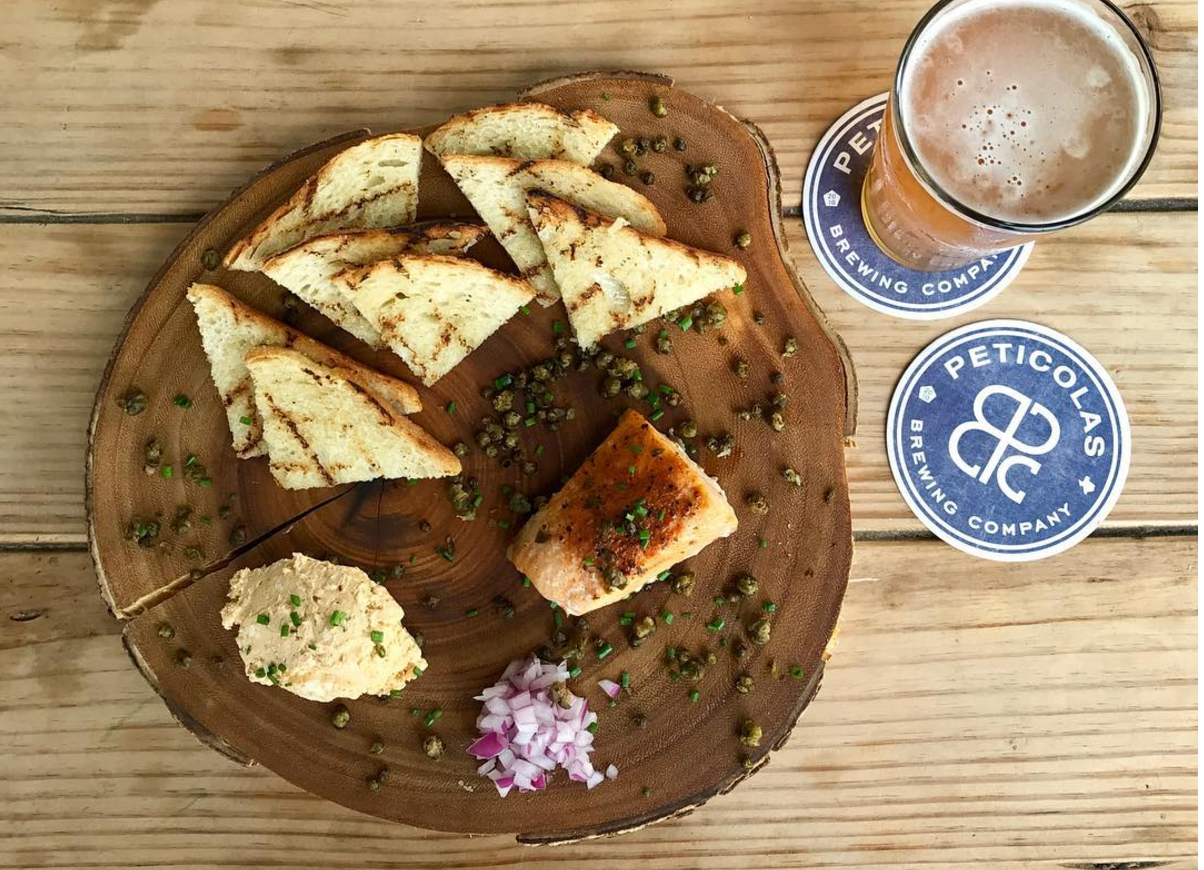 Lightbulbs, Garden Pots and Tree Stumps: Dallas Restaurants Serve Food on Everything But Plates