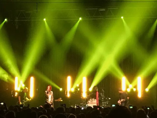 Surly South Side Ballroom Crowd Responds to Shirley Manson’s Grunge Over Blondie’s Spunk