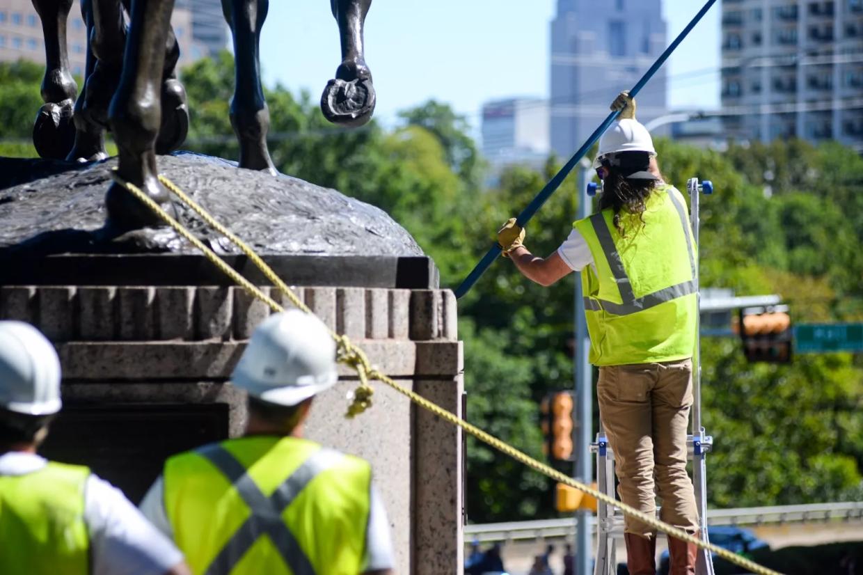 Texas House Digs In on Confederate Monuments