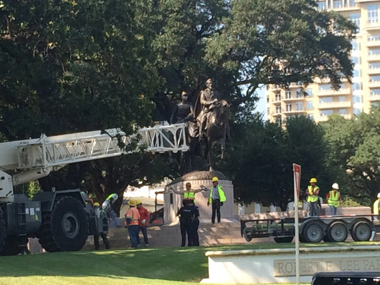 Watch the Robert E. Lee Statue Coming Down in Dallas Park