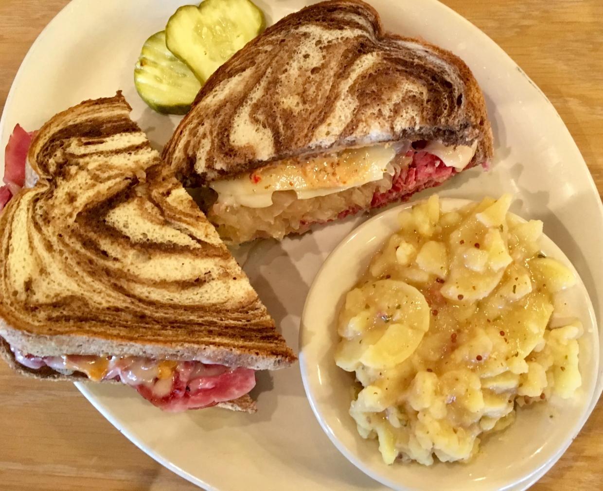 The Reuben at Kuby’s Is a Simple Dallas Treasure