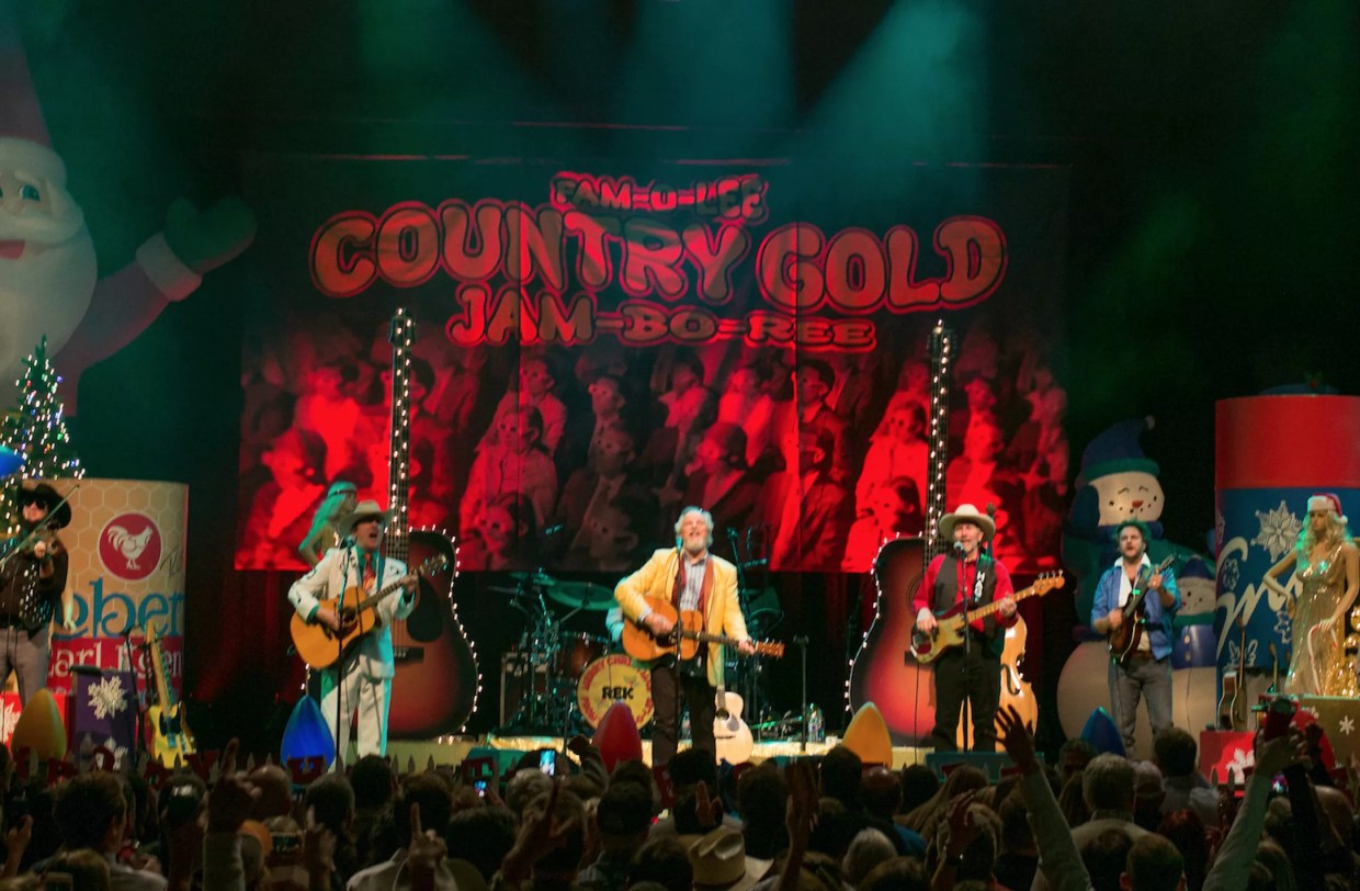 Why Robert Earl Keen Doesn’t Mind Being the Jimmy Buffet of Christmas