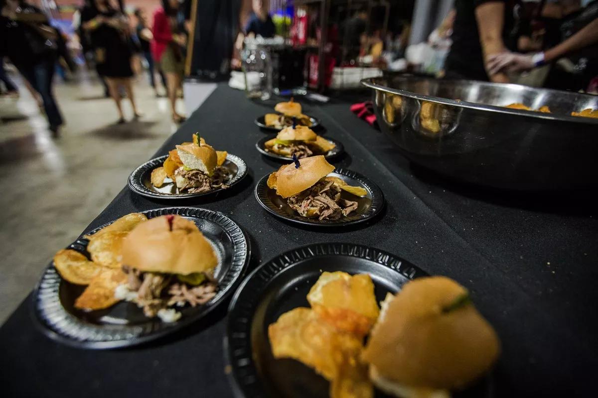 Think You Make the Best Sliders in Dallas? Prove It at Between the Buns