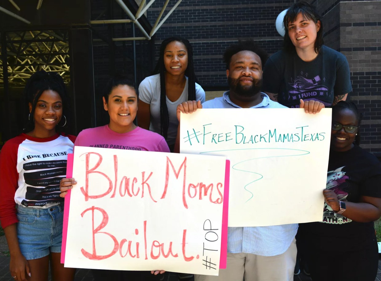 Dallas Community Groups Bail Six Moms Out of Jail in Time for Mother’s Day