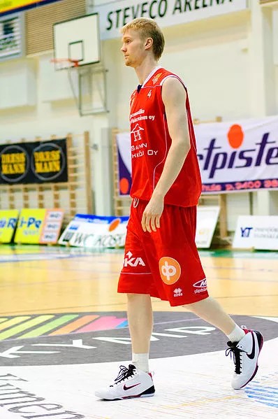 Joonas Suotamo, <i>Solo: A Star Wars Story</i>‘s Chewbacca, Discusses Finnish Army, Wookiee Bootcamp