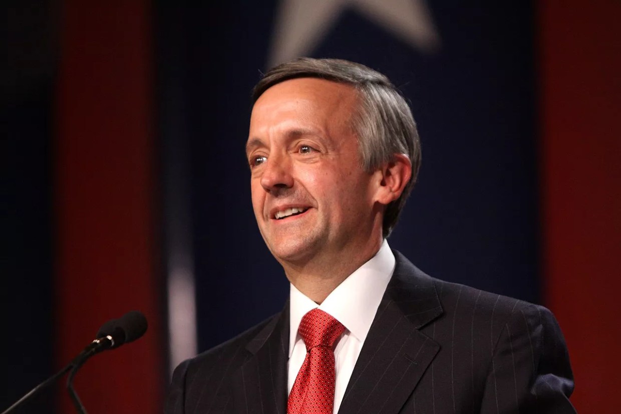 Trump Quotes Dallas Pastor Robert Jeffress, Giving a Platform to an Impressive Con Job