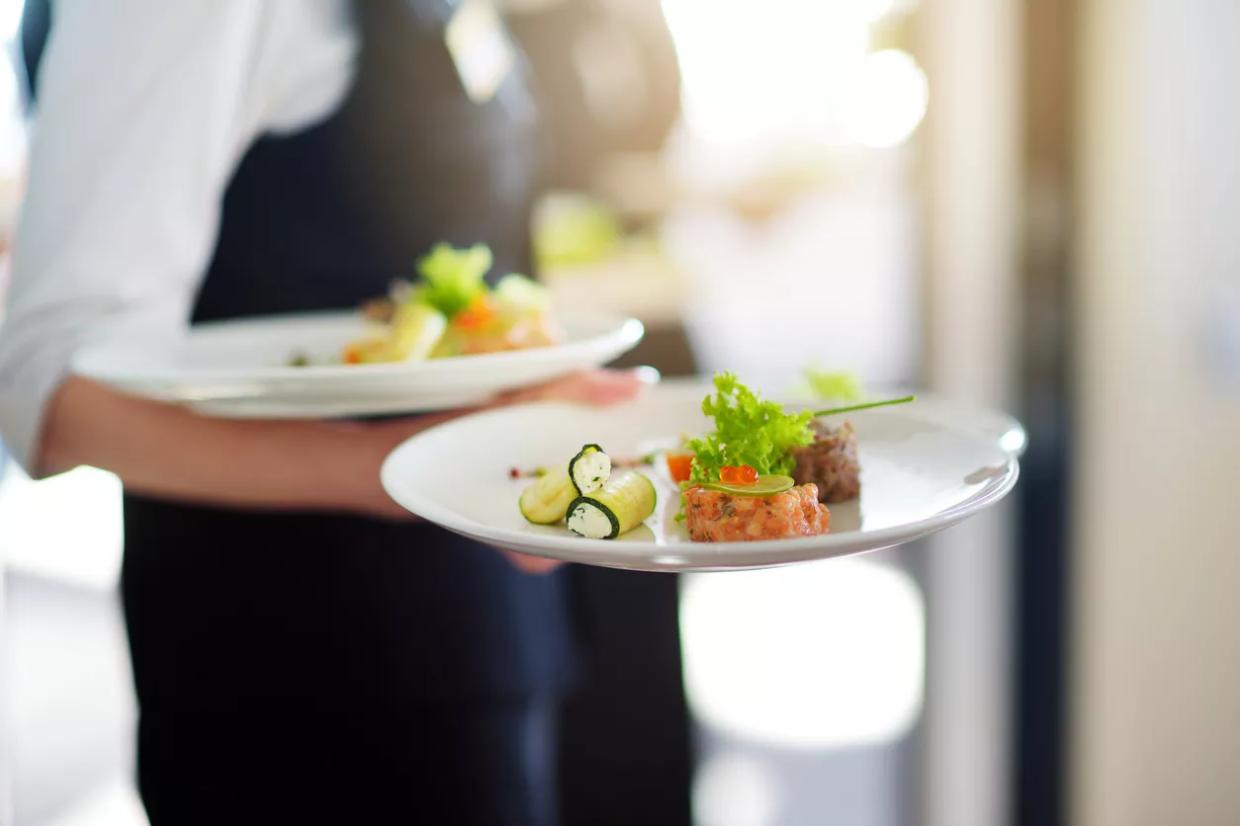 Should Food Critics Mention Sexist Service in Their Reviews? Absolutely