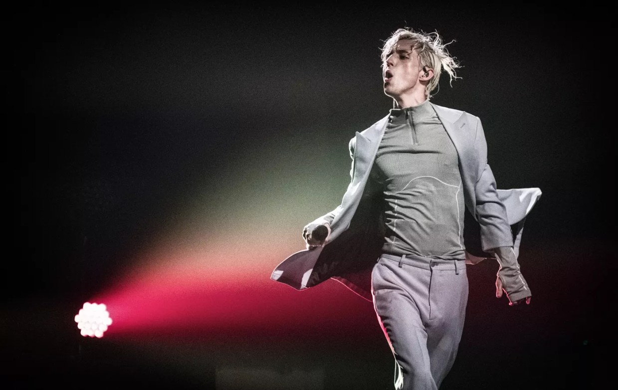 YouTuber-Turned-Pop Star Troye Sivan Lights Up Irving