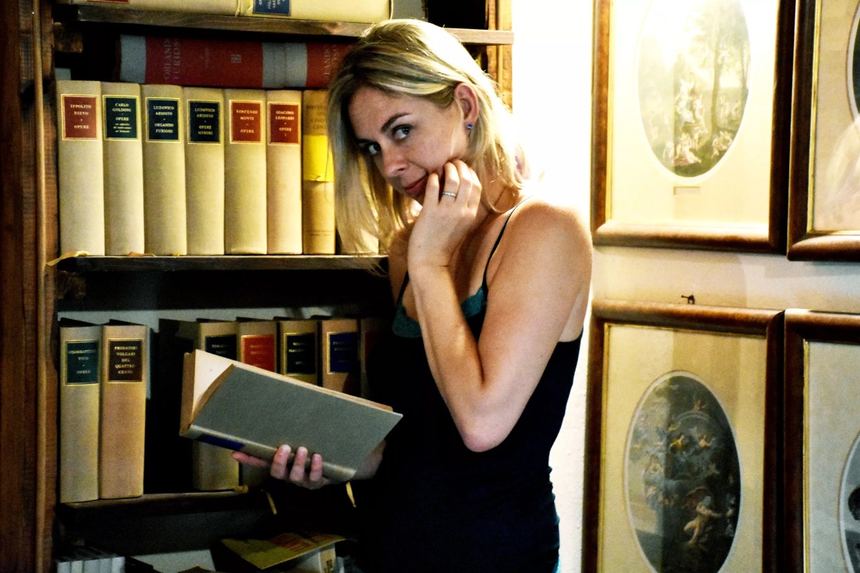 Exclusive Premiere of Vanessa Peters’ “Carnival Barker” Music Video