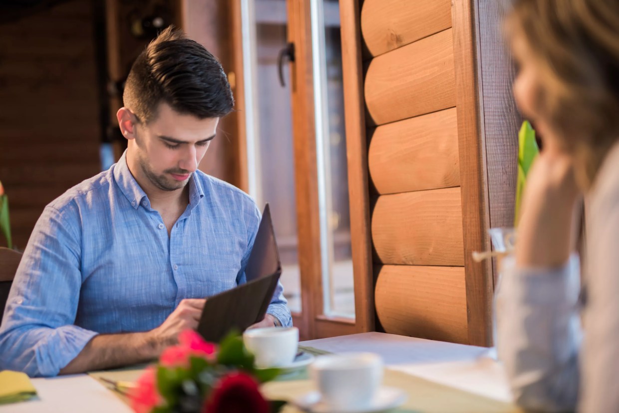 Attention, Singles: Republican Men Might Not Pick Up That First Date Check