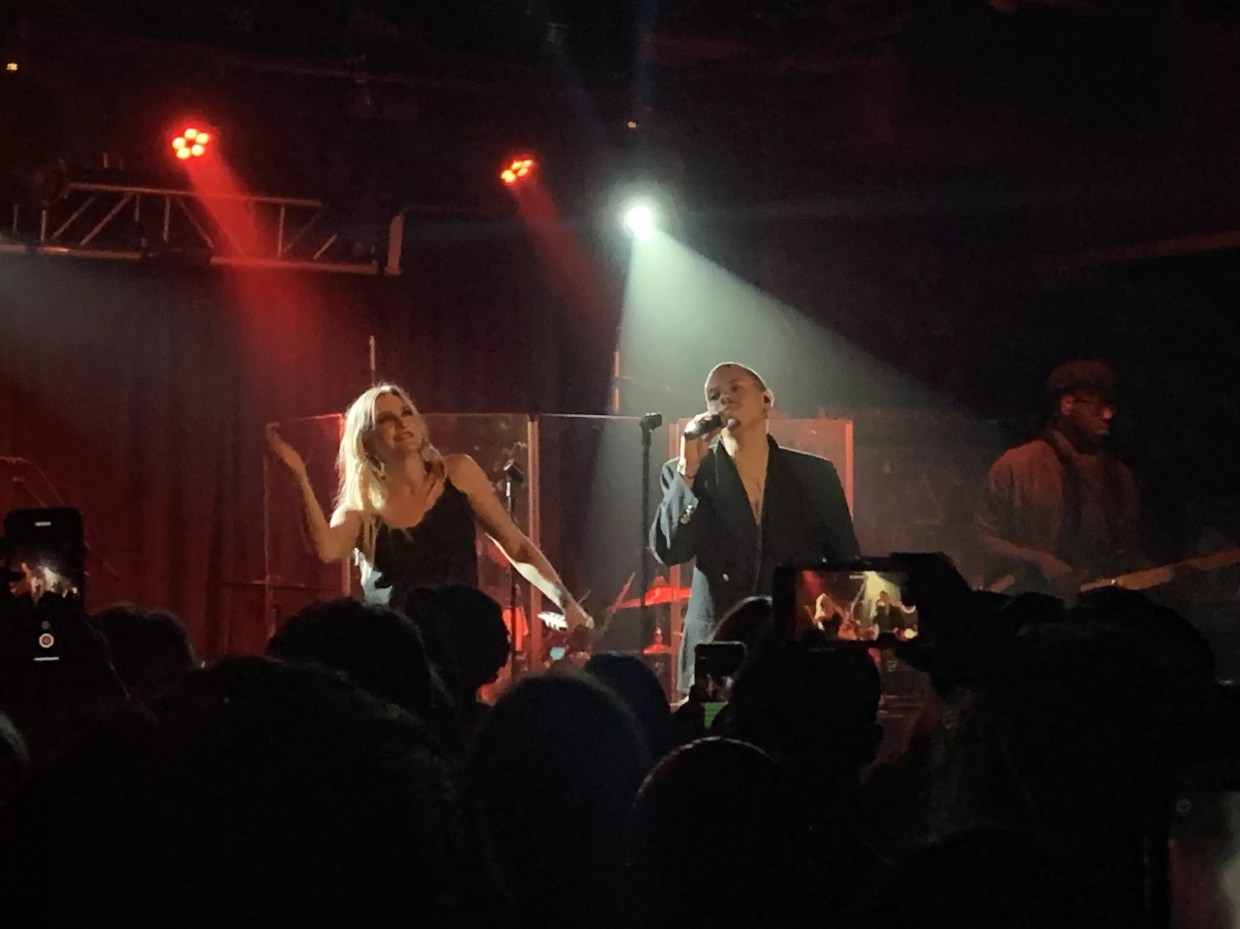 Two Reviewers, Two Takes on a Concert by Duo Ashlee Simpson and Evan Ross
