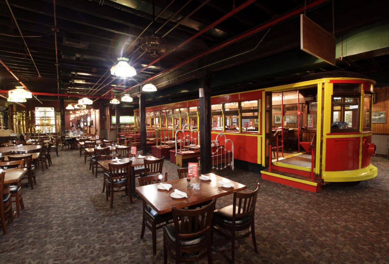 Spaghetti Warehouse Is Closing in the West End