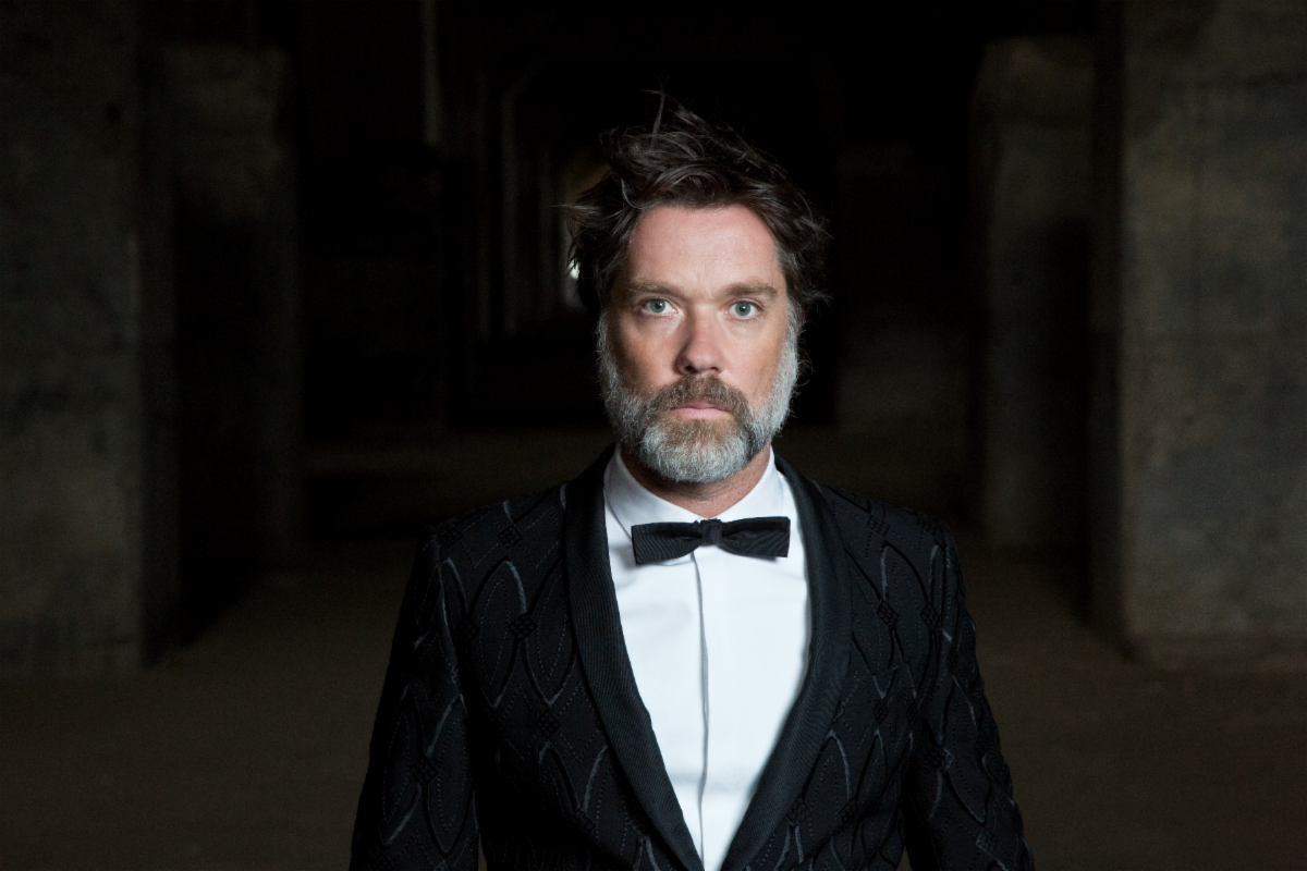 Rufus Wainwright, Even in Red Ruby Slippers, Isn’t Looking to Go Back