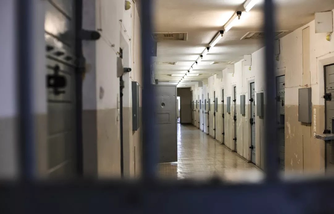 House Arrest: Former Inmates Give Us Their Best Advice to Get Through the Lockdown