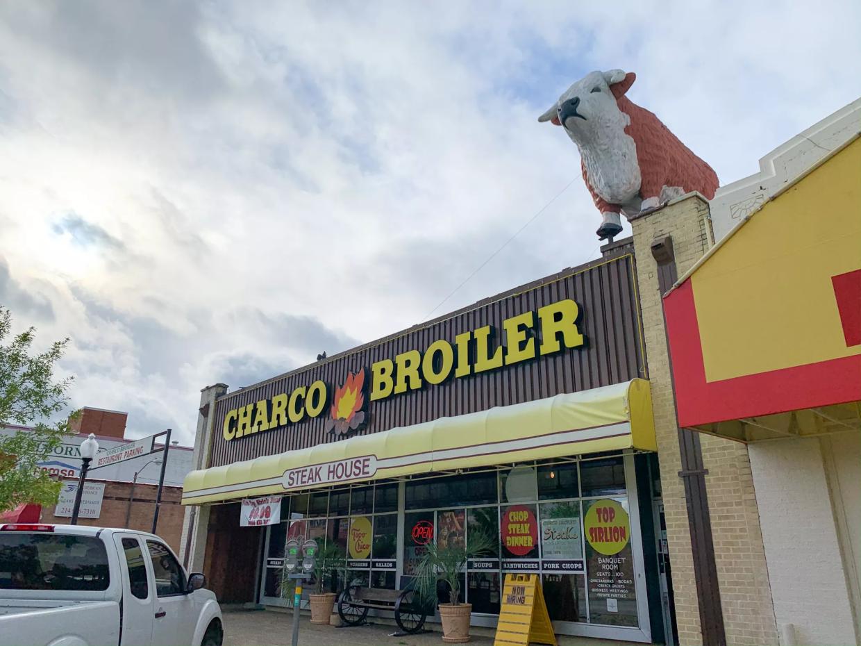 Good to Go: Charco Broiler Serves a Burger The Way It Wants
