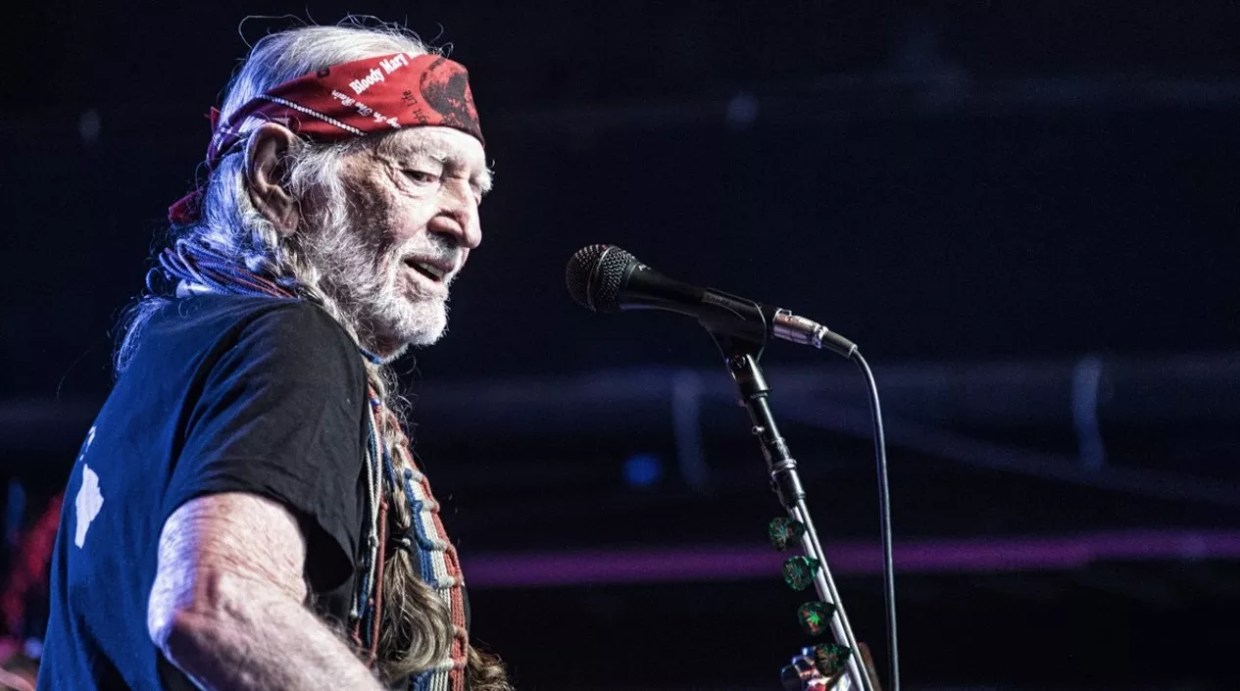 Music News: Willie Nelson and Karen O Collaborate, Midlake Begin Work on New Album
