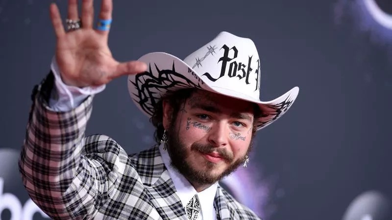 Post Malone in a white hat.