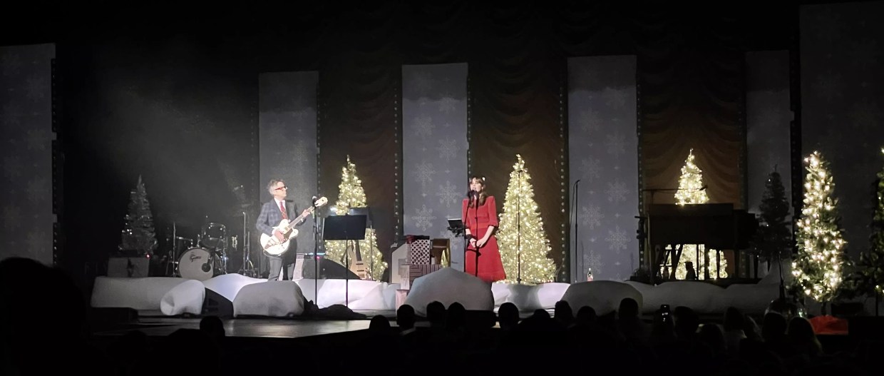 She & Him Overcame Technical Difficulties to Bring Holiday Cheer to Dallas