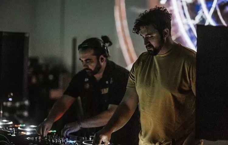 Ne.Hau is Ren Albieri and Danny Marin.