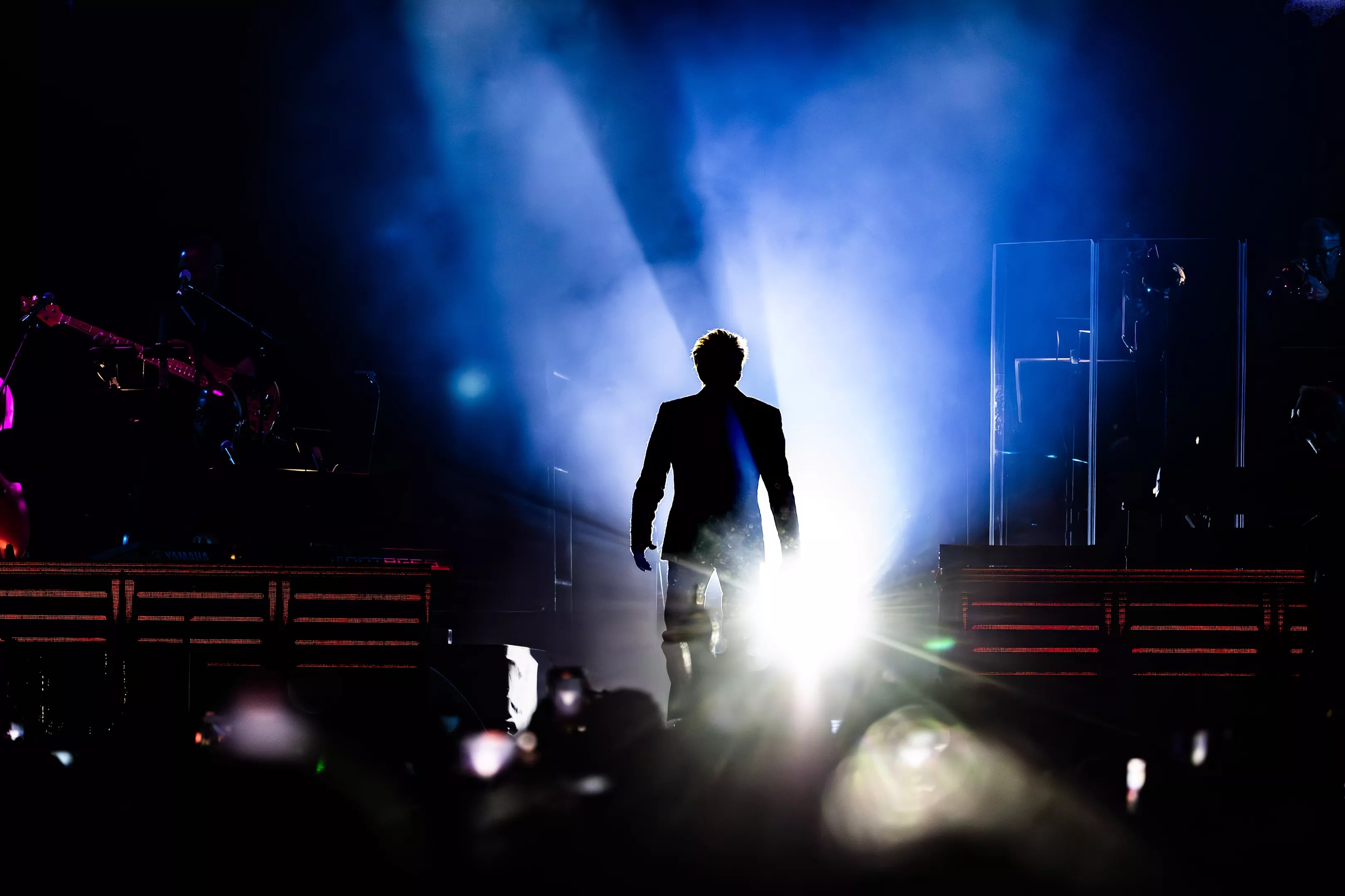 Barry Manilow performing at Dickies Arena in Fort Worth.