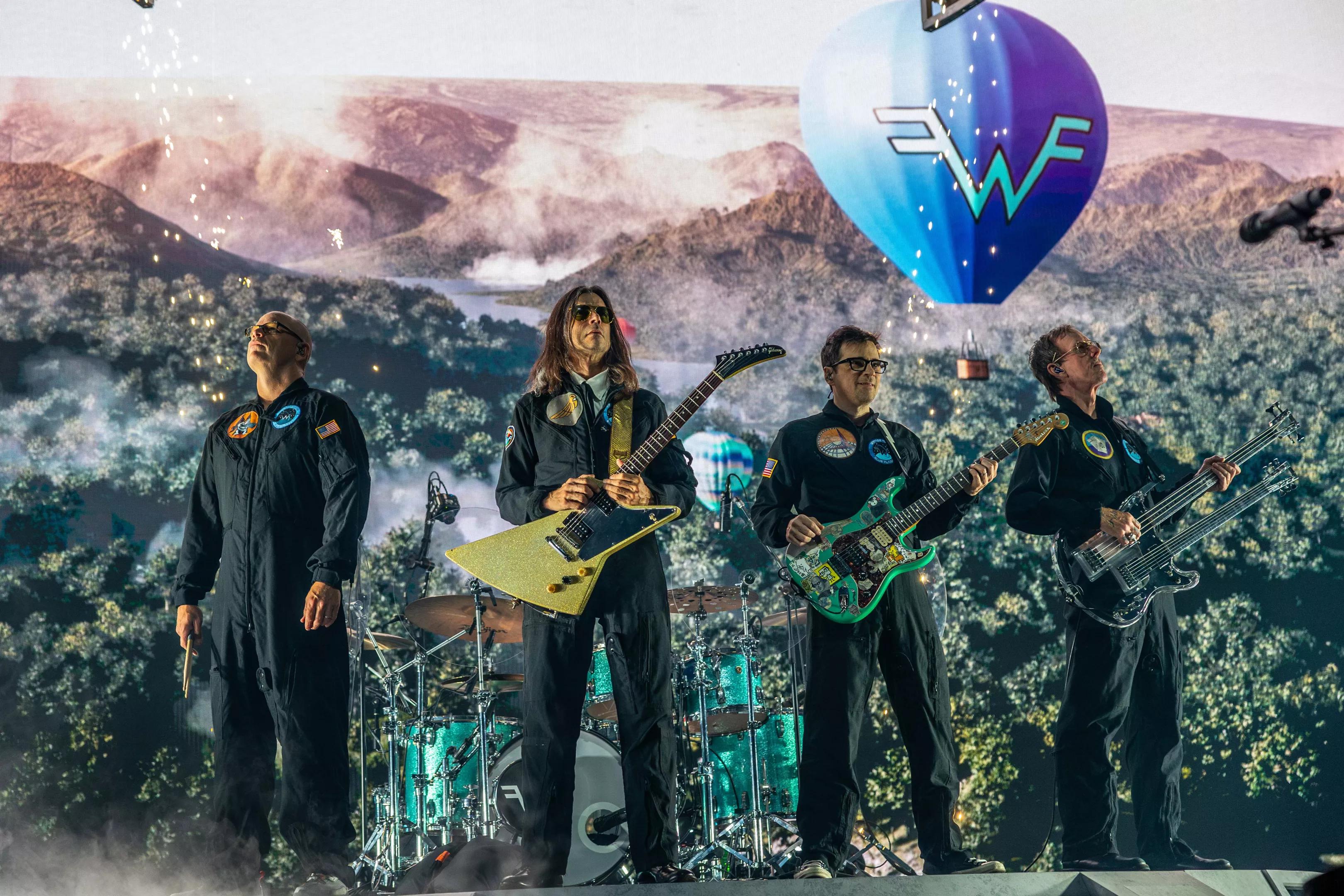Weezer played American Airlines in Dallas with The Flaming Lips.