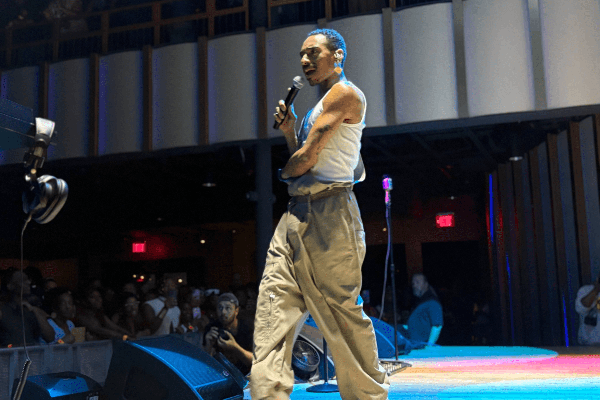 Erykah Badu Collaborator Durand Bernarr Motivates Everyone to Be Their Best Selves at Sold-Out Dallas Show